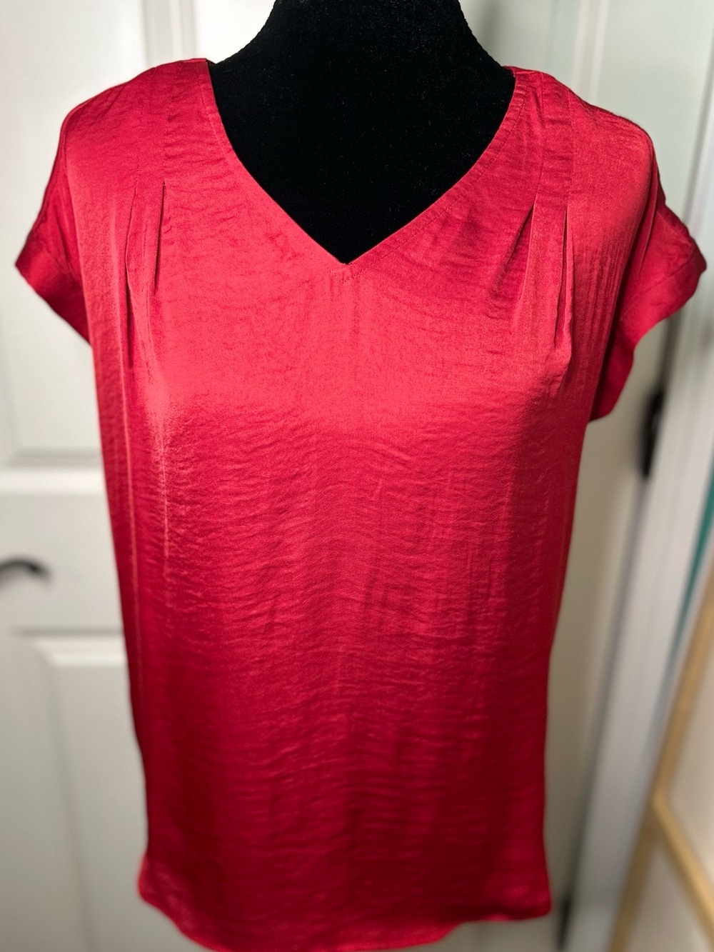 Simply Vera Vera Wang Red Satin V-Neck Pleated Blouse XS